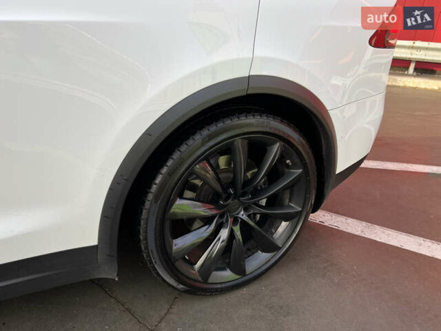 Белый Тесла Модель Х, объемом двигателя 0 л и пробегом 170 тыс. км за 19900 $, фото 13 на Automoto.ua