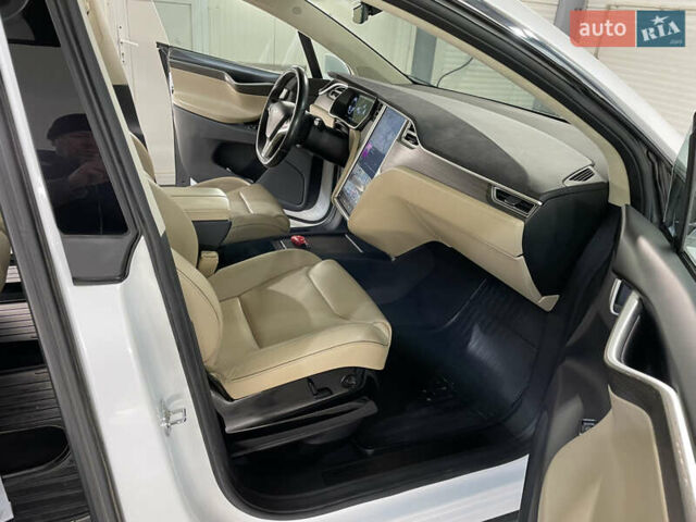 Белый Тесла Модель Х, объемом двигателя 0 л и пробегом 110 тыс. км за 25000 $, фото 34 на Automoto.ua