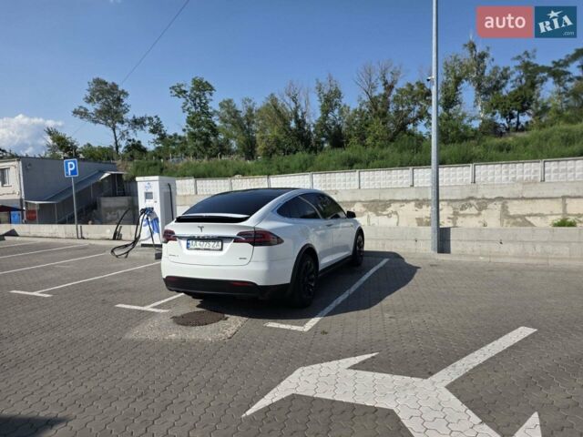 Белый Тесла Модель Х, объемом двигателя 0 л и пробегом 197 тыс. км за 17800 $, фото 8 на Automoto.ua