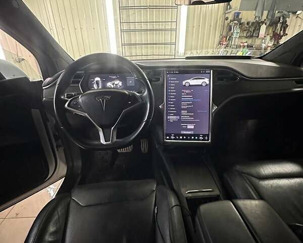 Белый Тесла Модель Х, объемом двигателя 0 л и пробегом 118 тыс. км за 21500 $, фото 10 на Automoto.ua