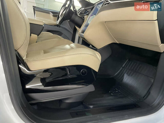 Белый Тесла Модель Х, объемом двигателя 0 л и пробегом 110 тыс. км за 25000 $, фото 36 на Automoto.ua