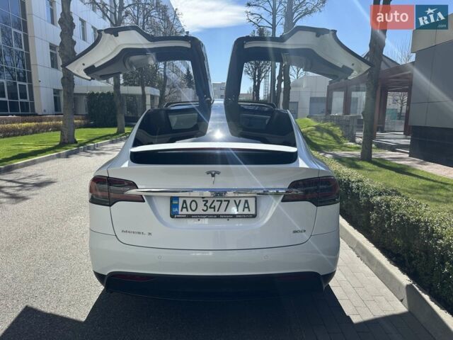Белый Тесла Модель Х, объемом двигателя 0 л и пробегом 129 тыс. км за 27000 $, фото 3 на Automoto.ua