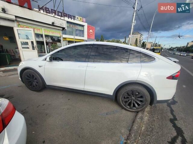 Белый Тесла Модель Х, объемом двигателя 0 л и пробегом 290 тыс. км за 29000 $, фото 7 на Automoto.ua