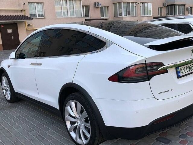 Белый Тесла Модель Х, объемом двигателя 0 л и пробегом 78 тыс. км за 26000 $, фото 7 на Automoto.ua