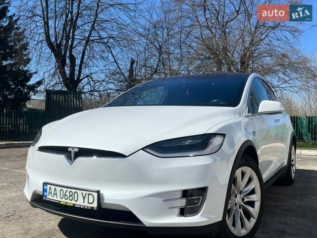 Белый Тесла Модель Х, объемом двигателя 0 л и пробегом 224 тыс. км за 21900 $, фото 1 на Automoto.ua