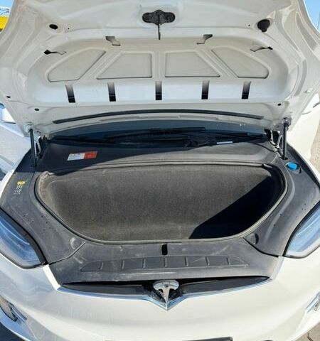 Белый Тесла Модель Х, объемом двигателя 0 л и пробегом 218 тыс. км за 18490 $, фото 14 на Automoto.ua