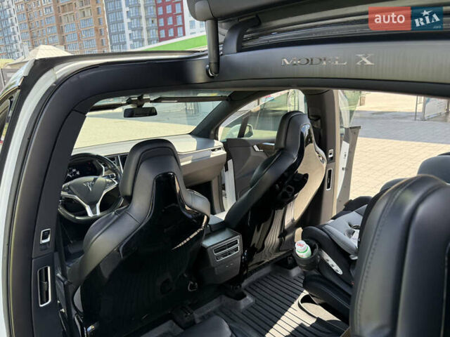 Белый Тесла Модель Х, объемом двигателя 0 л и пробегом 74 тыс. км за 26500 $, фото 23 на Automoto.ua