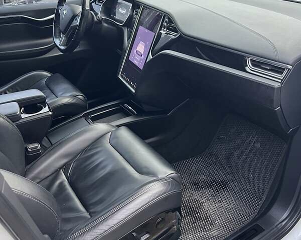 Белый Тесла Модель Х, объемом двигателя 0 л и пробегом 112 тыс. км за 19000 $, фото 21 на Automoto.ua