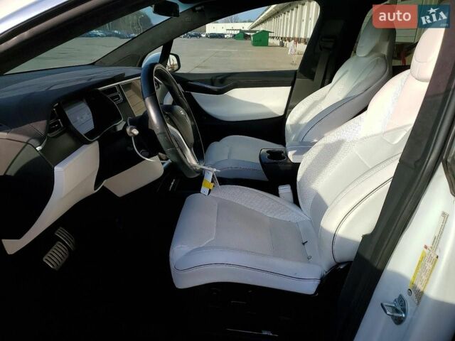 Белый Тесла Модель Х, объемом двигателя 0 л и пробегом 76 тыс. км за 5500 $, фото 6 на Automoto.ua