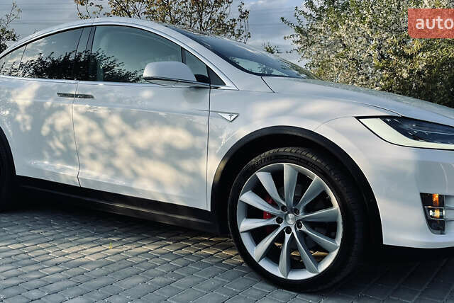 Белый Тесла Модель Х, объемом двигателя 0 л и пробегом 110 тыс. км за 25000 $, фото 22 на Automoto.ua