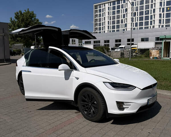 Белый Тесла Модель Х, объемом двигателя 0 л и пробегом 75 тыс. км за 24999 $, фото 26 на Automoto.ua
