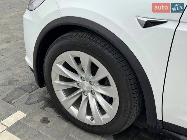 Білий Тесла Модель Х, об'ємом двигуна 0 л та пробігом 57 тис. км за 21000 $, фото 24 на Automoto.ua