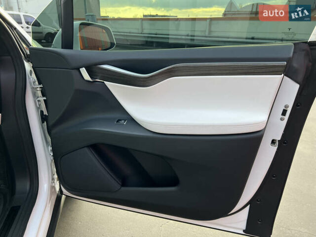 Белый Тесла Модель Х, объемом двигателя 0 л и пробегом 170 тыс. км за 19900 $, фото 37 на Automoto.ua