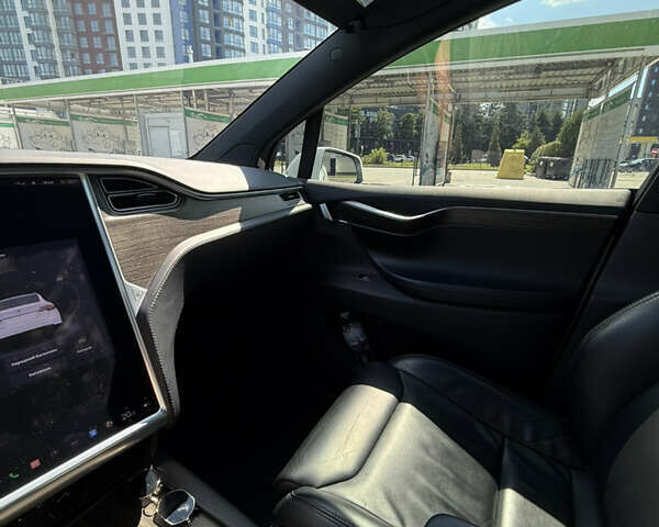 Белый Тесла Модель Х, объемом двигателя 0 л и пробегом 80 тыс. км за 23499 $, фото 20 на Automoto.ua