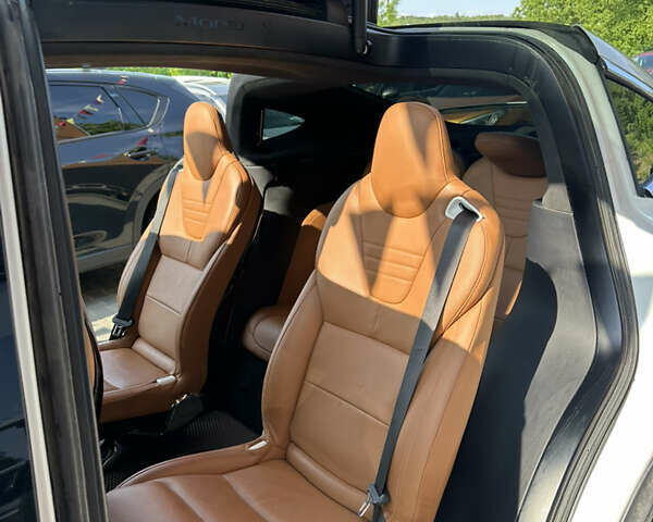 Белый Тесла Модель Х, объемом двигателя 0 л и пробегом 157 тыс. км за 22500 $, фото 3 на Automoto.ua
