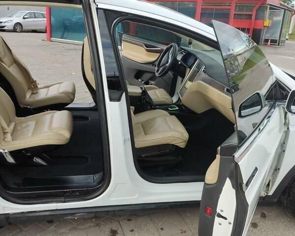 Білий Тесла Модель Х, об'ємом двигуна 0 л та пробігом 143 тис. км за 24600 $, фото 1 на Automoto.ua
