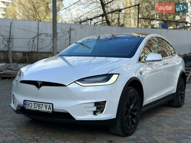 Білий Тесла Модель Х, об'ємом двигуна 0 л та пробігом 112 тис. км за 28000 $, фото 5 на Automoto.ua