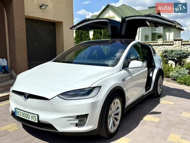 Белый Тесла Модель Х, объемом двигателя 0 л и пробегом 112 тыс. км за 31519 $, фото 16 на Automoto.ua
