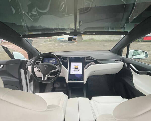 Белый Тесла Модель Х, объемом двигателя 0 л и пробегом 64 тыс. км за 29500 $, фото 13 на Automoto.ua