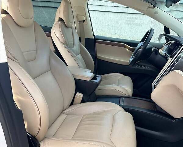 Білий Тесла Модель Х, об'ємом двигуна 0 л та пробігом 110 тис. км за 29900 $, фото 28 на Automoto.ua