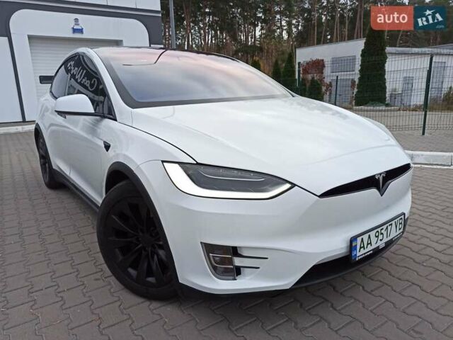 Белый Тесла Модель Х, объемом двигателя 0 л и пробегом 183 тыс. км за 26000 $, фото 3 на Automoto.ua