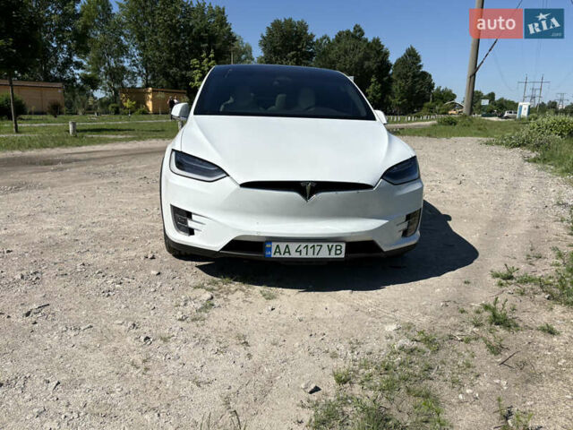 Белый Тесла Модель Х, объемом двигателя 0 л и пробегом 103 тыс. км за 22400 $, фото 1 на Automoto.ua