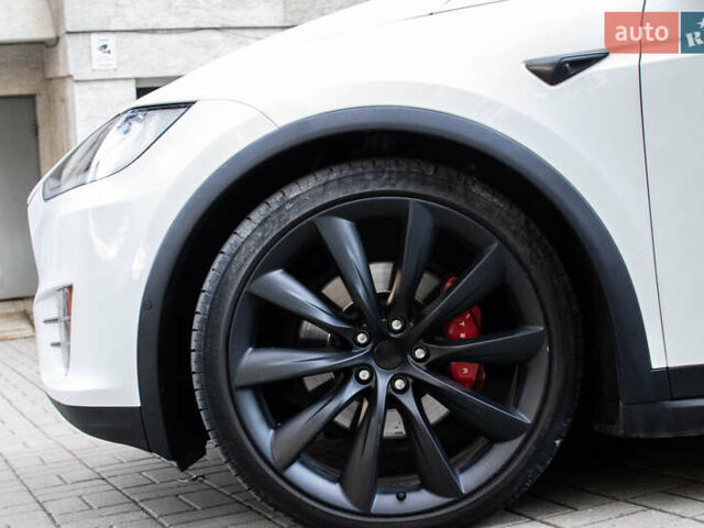 Белый Тесла Модель Х, объемом двигателя 0 л и пробегом 101 тыс. км за 28000 $, фото 10 на Automoto.ua