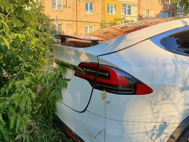 Белый Тесла Модель Х, объемом двигателя 0 л и пробегом 69 тыс. км за 12800 $, фото 7 на Automoto.ua