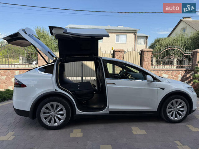 Белый Тесла Модель Х, объемом двигателя 0 л и пробегом 112 тыс. км за 31519 $, фото 75 на Automoto.ua