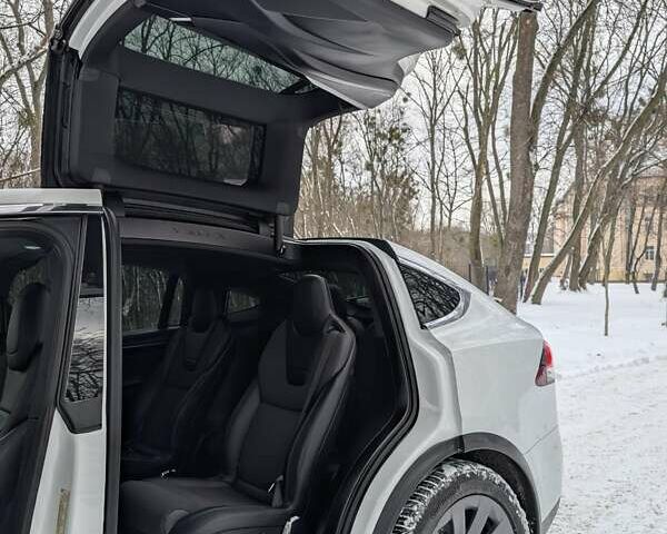 Белый Тесла Модель Х, объемом двигателя 0 л и пробегом 220 тыс. км за 19700 $, фото 33 на Automoto.ua