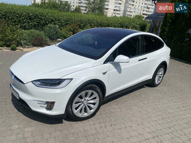 Белый Тесла Модель Х, объемом двигателя 0 л и пробегом 160 тыс. км за 28500 $, фото 1 на Automoto.ua