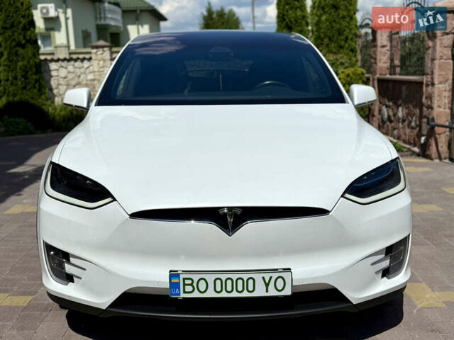 Белый Тесла Модель Х, объемом двигателя 0 л и пробегом 112 тыс. км за 31519 $, фото 2 на Automoto.ua