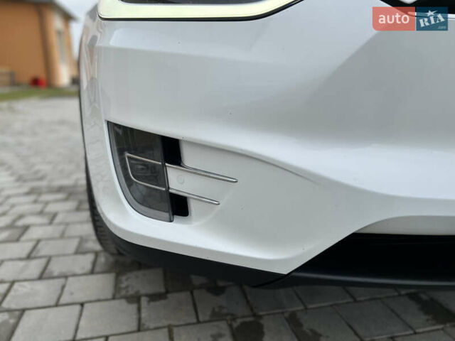 Белый Тесла Модель Х, объемом двигателя 0 л и пробегом 112 тыс. км за 31580 $, фото 19 на Automoto.ua
