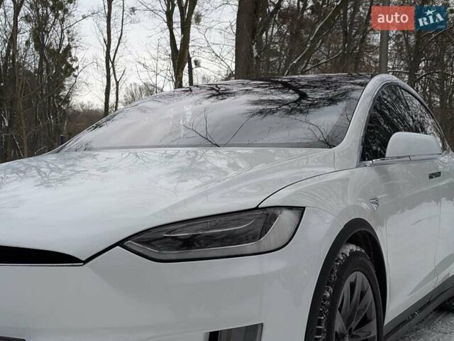 Белый Тесла Модель Х, объемом двигателя 0 л и пробегом 220 тыс. км за 19700 $, фото 41 на Automoto.ua