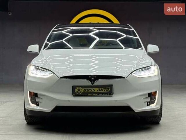 Білий Тесла Модель Х, об'ємом двигуна 0 л та пробігом 64 тис. км за 29900 $, фото 1 на Automoto.ua