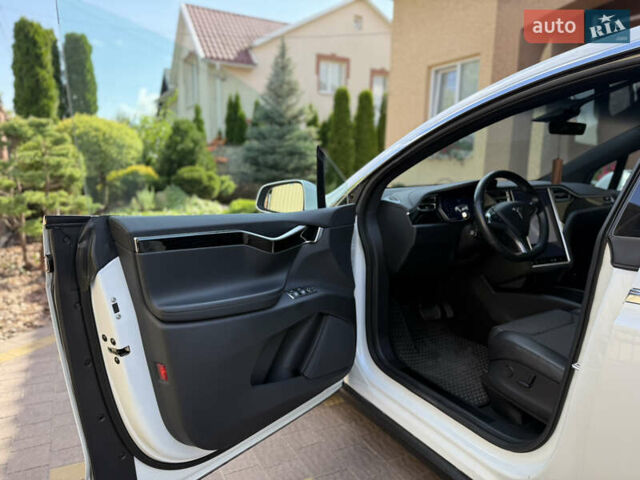 Белый Тесла Модель Х, объемом двигателя 0 л и пробегом 112 тыс. км за 31519 $, фото 24 на Automoto.ua