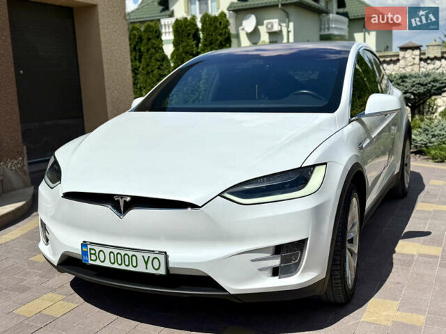 Белый Тесла Модель Х, объемом двигателя 0 л и пробегом 112 тыс. км за 31519 $, фото 3 на Automoto.ua