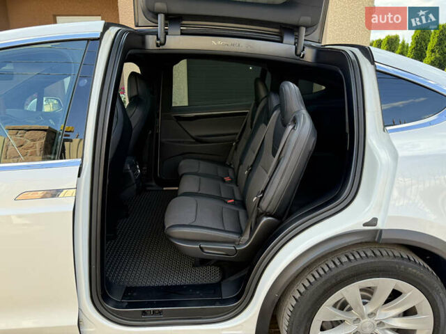 Белый Тесла Модель Х, объемом двигателя 0 л и пробегом 112 тыс. км за 31519 $, фото 63 на Automoto.ua