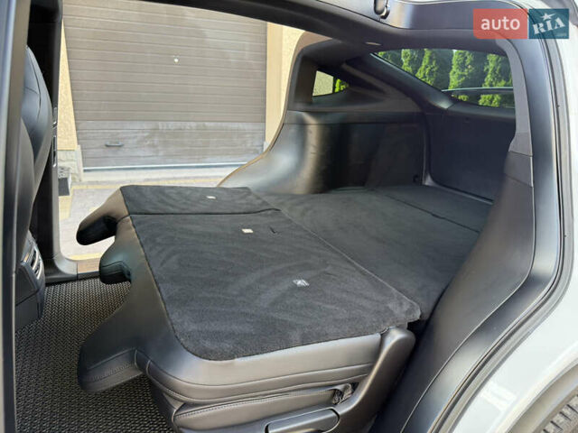 Белый Тесла Модель Х, объемом двигателя 0 л и пробегом 112 тыс. км за 31519 $, фото 70 на Automoto.ua