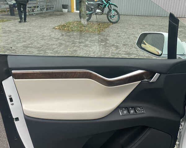 Білий Тесла Модель Х, об'ємом двигуна 0 л та пробігом 99 тис. км за 19990 $, фото 18 на Automoto.ua