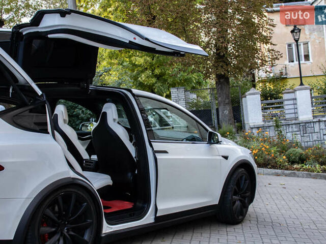 Белый Тесла Модель Х, объемом двигателя 0 л и пробегом 101 тыс. км за 28000 $, фото 6 на Automoto.ua