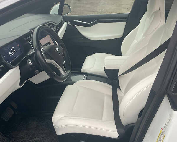 Белый Тесла Модель Х, объемом двигателя 0 л и пробегом 64 тыс. км за 29500 $, фото 11 на Automoto.ua