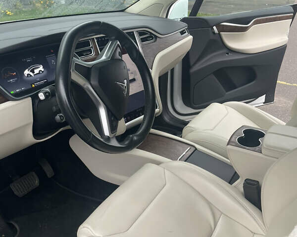 Білий Тесла Модель Х, об'ємом двигуна 0 л та пробігом 99 тис. км за 19990 $, фото 17 на Automoto.ua