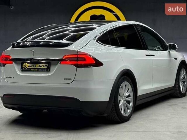 Білий Тесла Модель Х, об'ємом двигуна 0 л та пробігом 64 тис. км за 29900 $, фото 5 на Automoto.ua