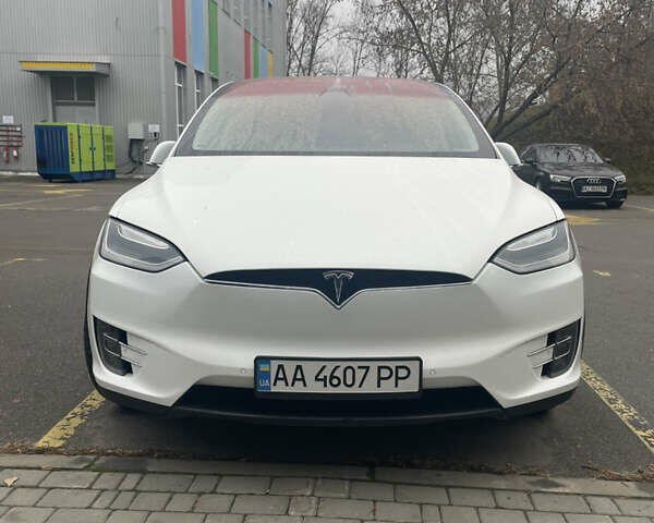 Білий Тесла Модель Х, об'ємом двигуна 0 л та пробігом 99 тис. км за 19990 $, фото 1 на Automoto.ua