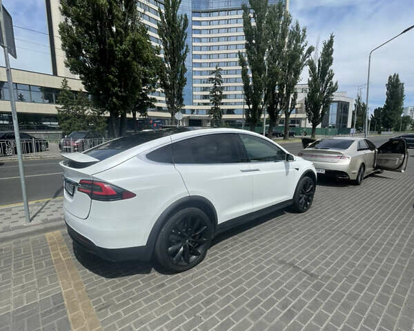 Белый Тесла Модель Х, объемом двигателя 0 л и пробегом 79 тыс. км за 31990 $, фото 3 на Automoto.ua