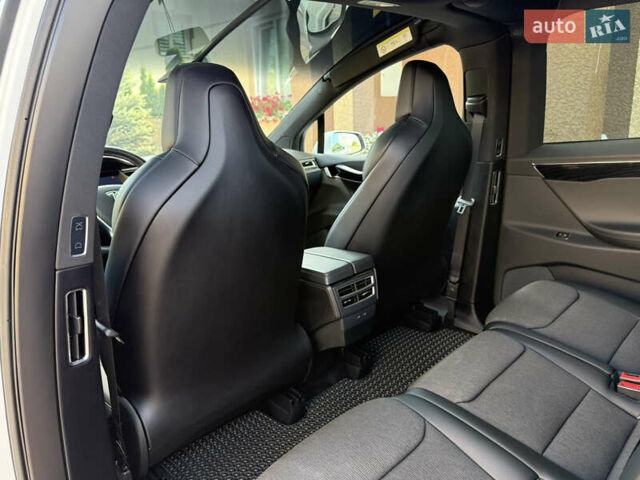 Белый Тесла Модель Х, объемом двигателя 0 л и пробегом 112 тыс. км за 31519 $, фото 67 на Automoto.ua