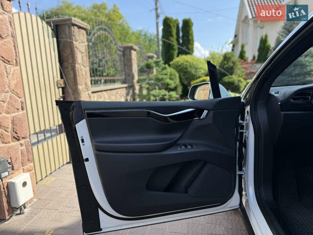 Белый Тесла Модель Х, объемом двигателя 0 л и пробегом 112 тыс. км за 31519 $, фото 25 на Automoto.ua