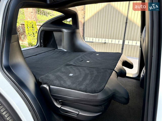Белый Тесла Модель Х, объемом двигателя 0 л и пробегом 112 тыс. км за 31519 $, фото 80 на Automoto.ua