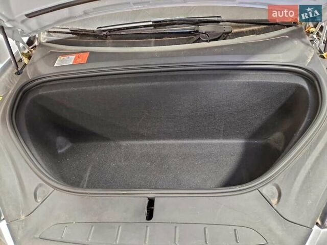 Белый Тесла Модель Х, объемом двигателя 0 л и пробегом 100 тыс. км за 7650 $, фото 11 на Automoto.ua